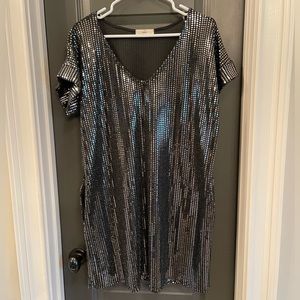 Sequined vneck dress with pockets